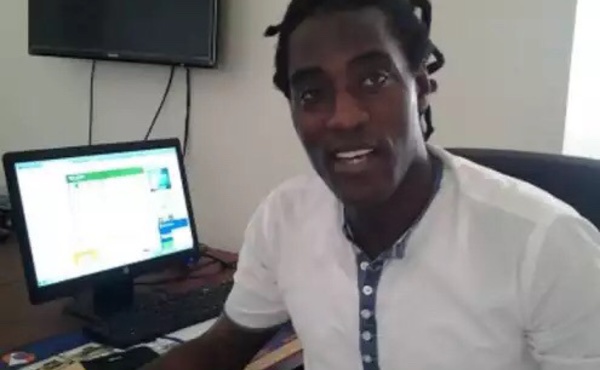 Mame Goor Diazaka tresse des lauriers à Fat Thiam