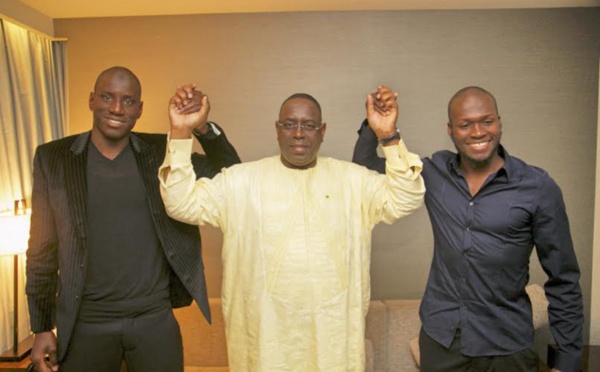 Visite de travail en Turquie : Demba Ba et Moussa Sow offrent leur maillot au Président Macky Sall