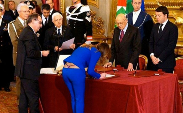 Maria Boschi, le ministre pour les réformes constitutionnelles de l'Italie en montre un peu plus que prévu