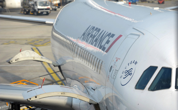 Elle accouche à bord d'un vol de nuit Dakar-Paris Un petit garçon est né dans les airs à bord d'un vol Air France reliant Dakar à Paris. La mère et son bébé se portent bien.