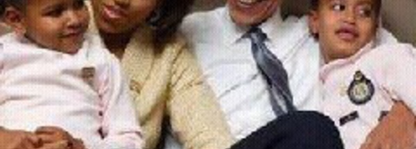 Souvenir : le couple Obama avec ses filles, à l'époque toutes petites...