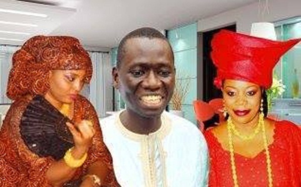 Serigne Mboup, le Président directeur de CCBM bien entouré par ses deux femmes.