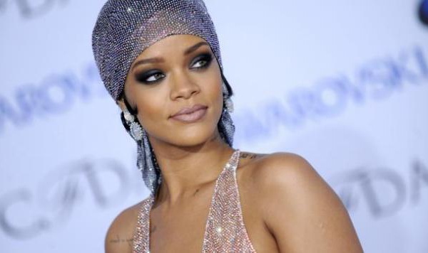 Rihanna dévoile ses fesses en string sur Instagram !