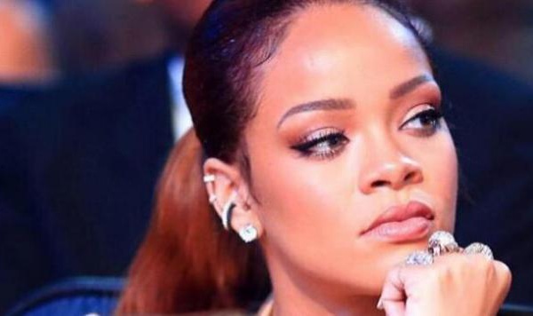 Rihanna menacée de mort ? Un effrayant selfie affole la police !