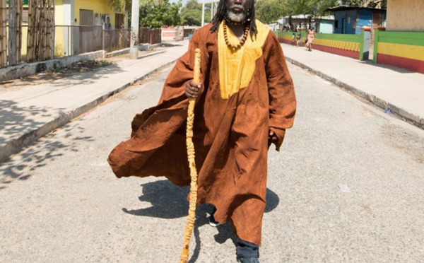 BURKINA FASO-Tiken Jah Fakoly martèle : « Qu’ils libèrent notre peuple d’abord, ils veulent restaurer la dictature… »