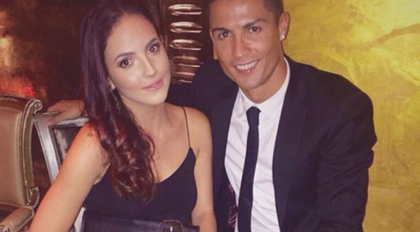 Cristiano Ronaldo démasqué au bras de sa nouvelle petite amie