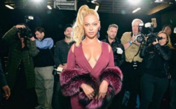 Beyoncé : Son décolleté vertigineux pour la soirée Tidal affole le tapis rouge (Photos)