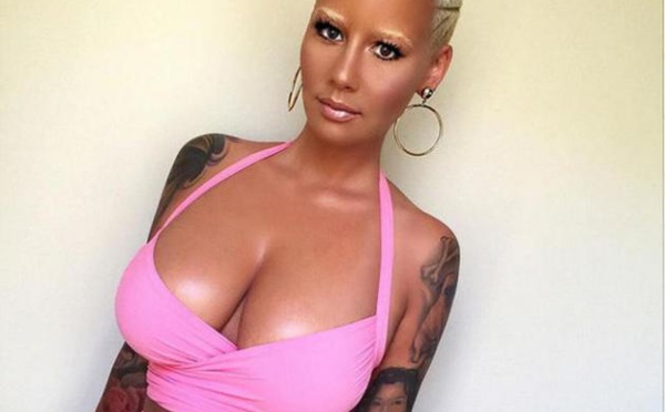 Amber Rose : Son décolleté vertigineux fait sensation