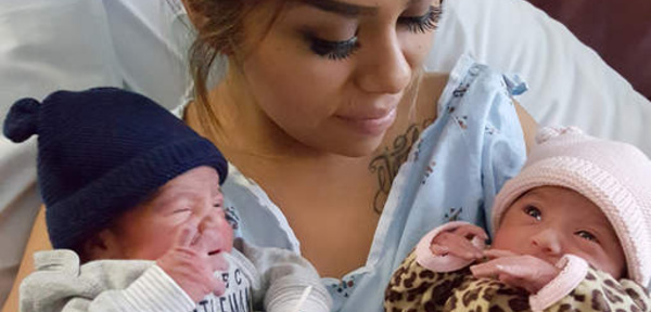 Ils sont jumeaux, mais pas nés la même année Des jumeaux sont nés en Californie avec une année d'écart, leur mise au monde coïncidant exactement avec le passage à la Nouvelle Année.