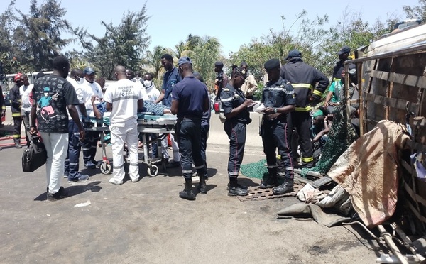 Accident sur l’autoroute : Une collision entre deux cars, fait plusieurs blessés à hauteur de l’école Seyda Mariama Niasse .