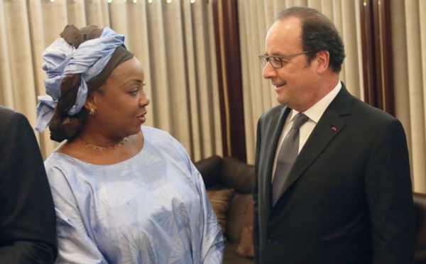 A Abuja, le président François Hollande a rencontré Fatma Samoura qui a été nommée hier secrétaire générale de la Fifa