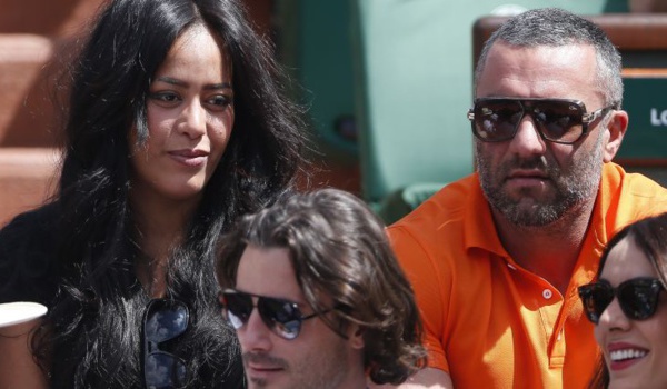 Le mari d'Amel Bent suspecté de trafic de permis de conduire