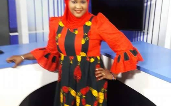 Ndèye Khady Thiam ravissante dans les studios de la Sen tv